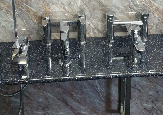 Various Bath & Basin Tap Sets